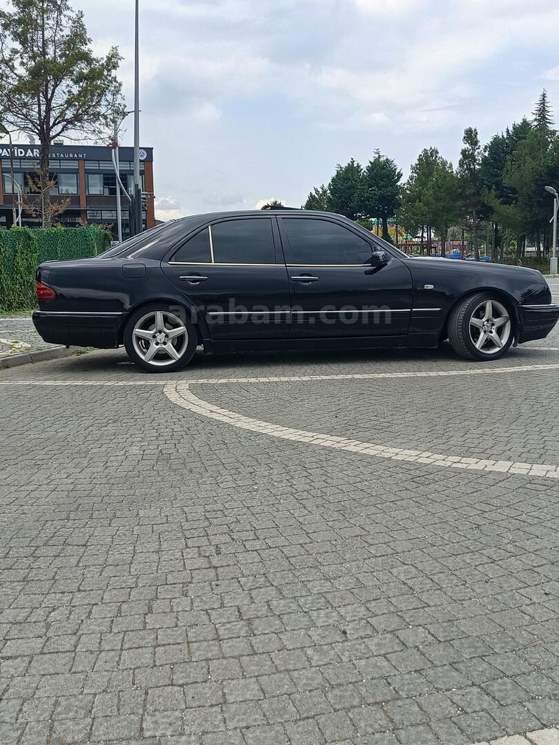 Galeriden Mercedes - Benz E 200 Classic 1996 Model Samsun 504.000 km Siyah 7