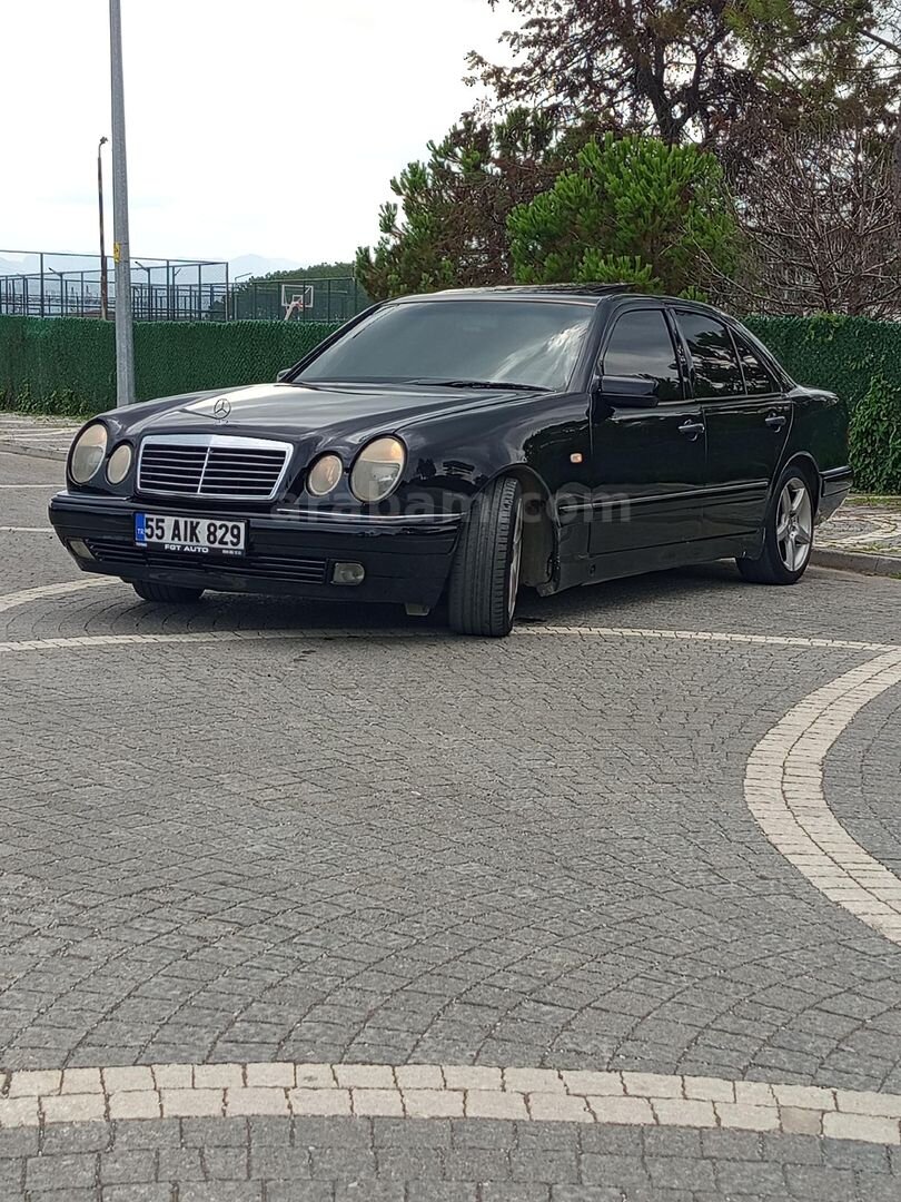 Galeriden Mercedes - Benz E 200 Classic 1996 Model Samsun 504.000 km Siyah 2