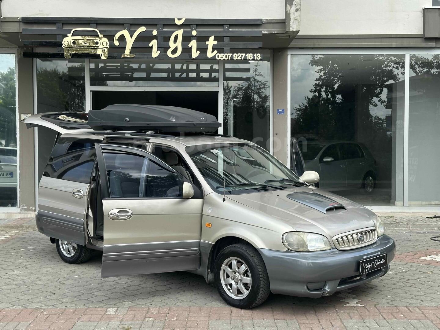 Galeriden Kia Carnival 2.9 TD LS 2001 Model Samsun 6.000 km Gri 6