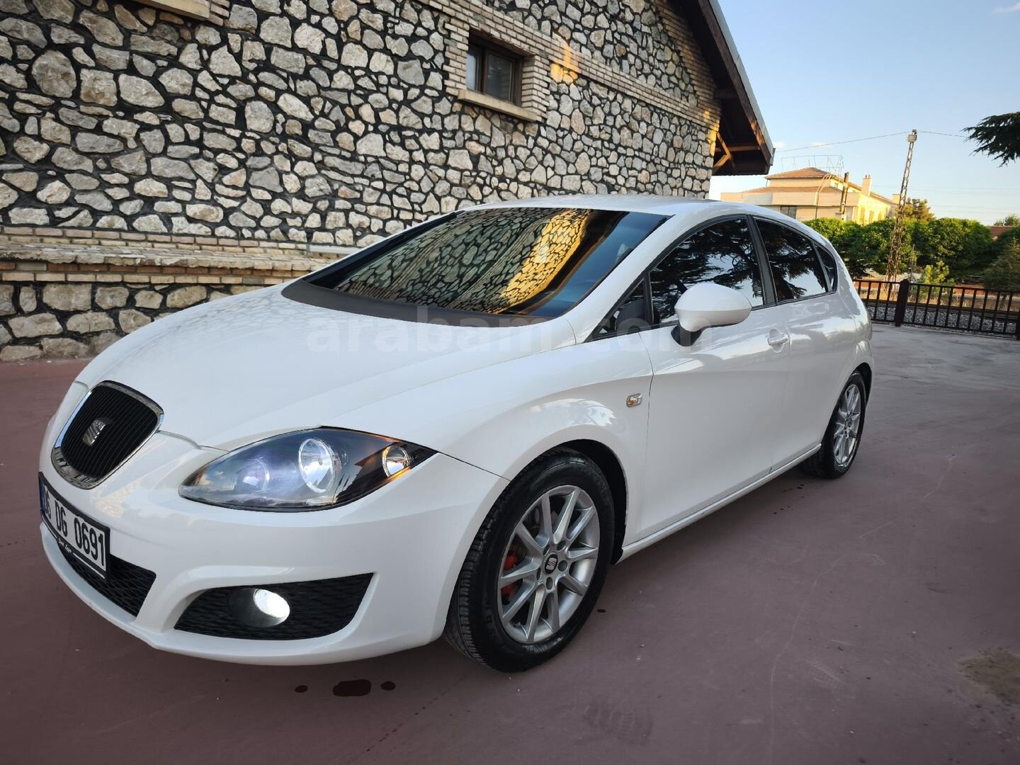 Galeriden Seat Leon 1.2 TSI Style 2011 Model Konya 188.000 km Beyaz 3