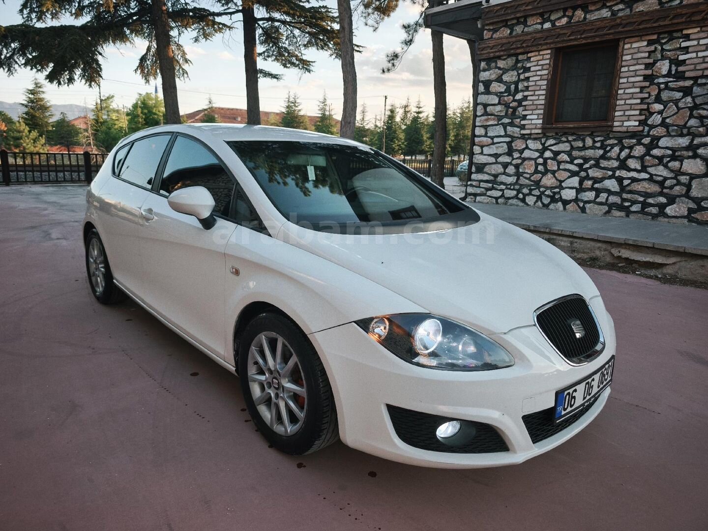 Galeriden Seat Leon 1.2 TSI Style 2011 Model Konya 188.000 km Beyaz 2