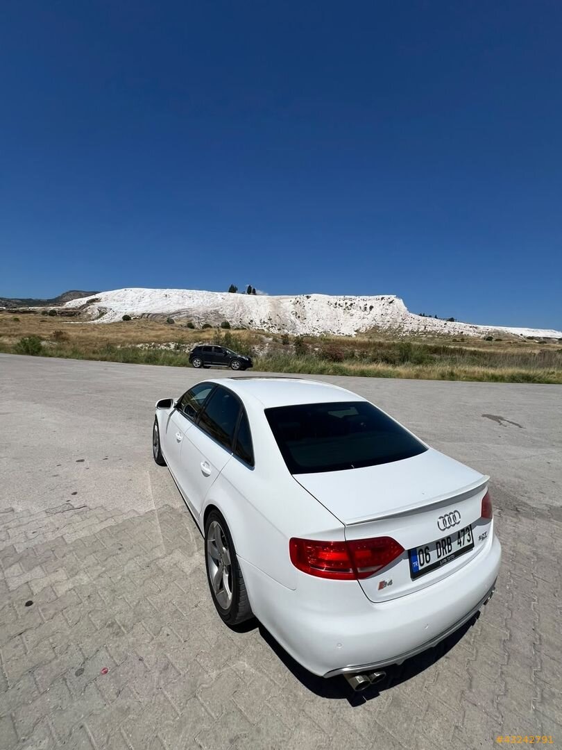 Galeriden Audi A4 Sedan 2.0 TFSI Quattro 2010 Model Denizli 238.000 km Beyaz 3