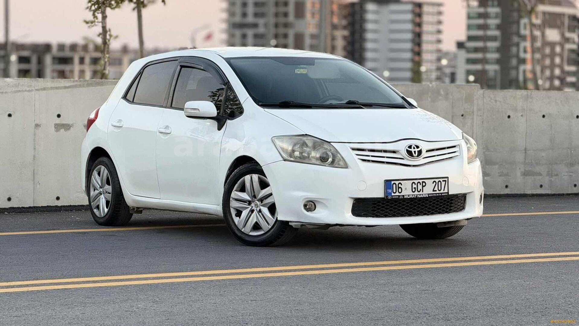 Galeriden Toyota Auris 1.4 D-4D Comfort Extra 2011 Model Ankara 241.000 km Beyaz 4