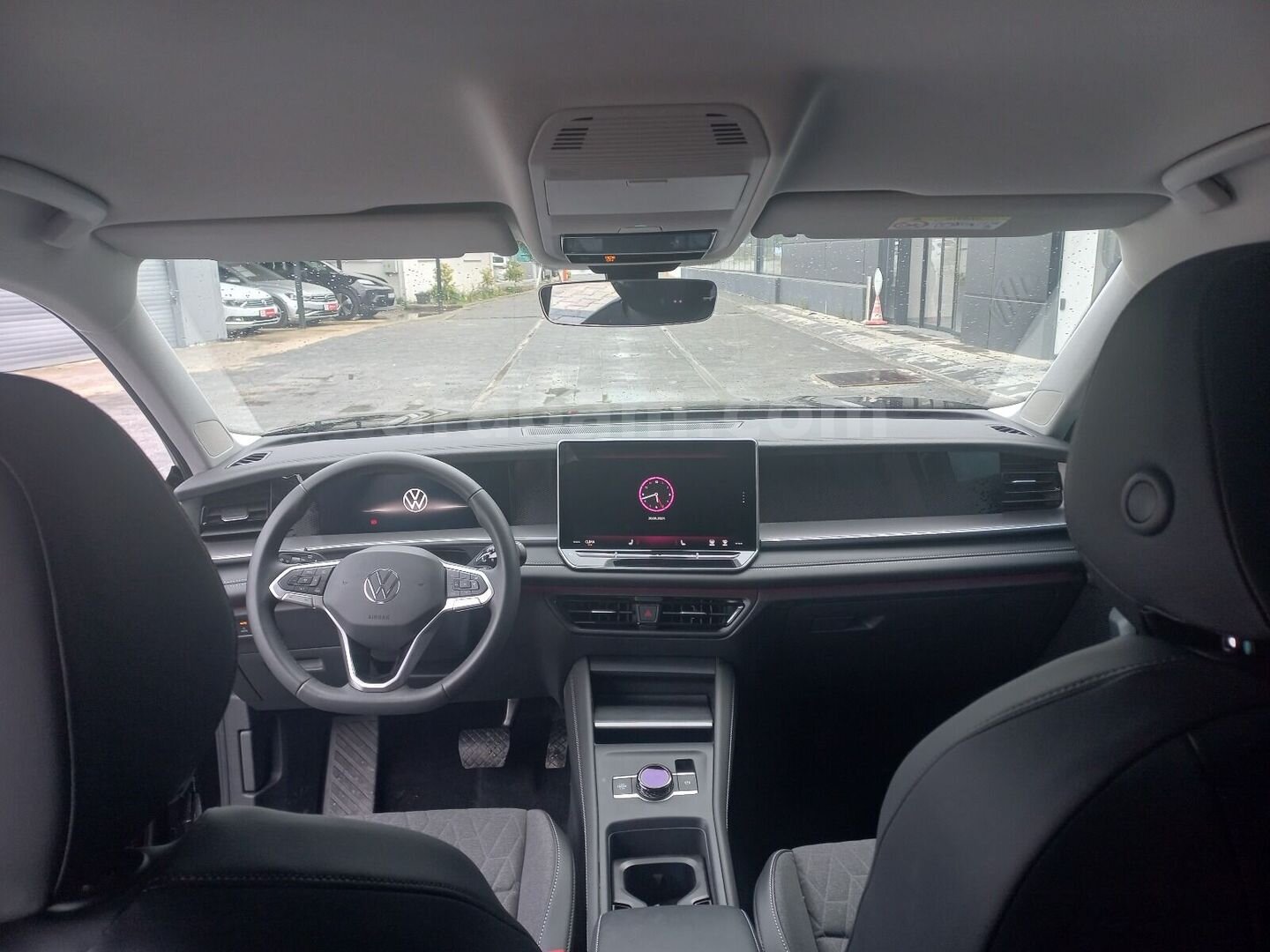 Galeriden Volkswagen Tayron 1.5 e-TSI Life 2025 Model Antalya 6.100 km Siyah 5
