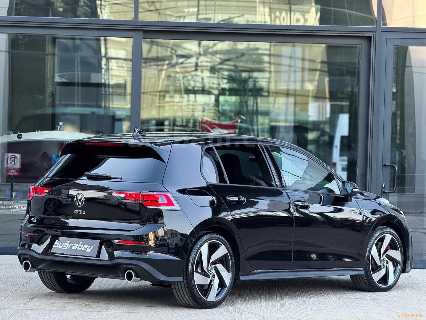 Galeriden Volkswagen Golf 2.0 TSI GTI 2024 Model Ankara 6.001 km Siyah 5