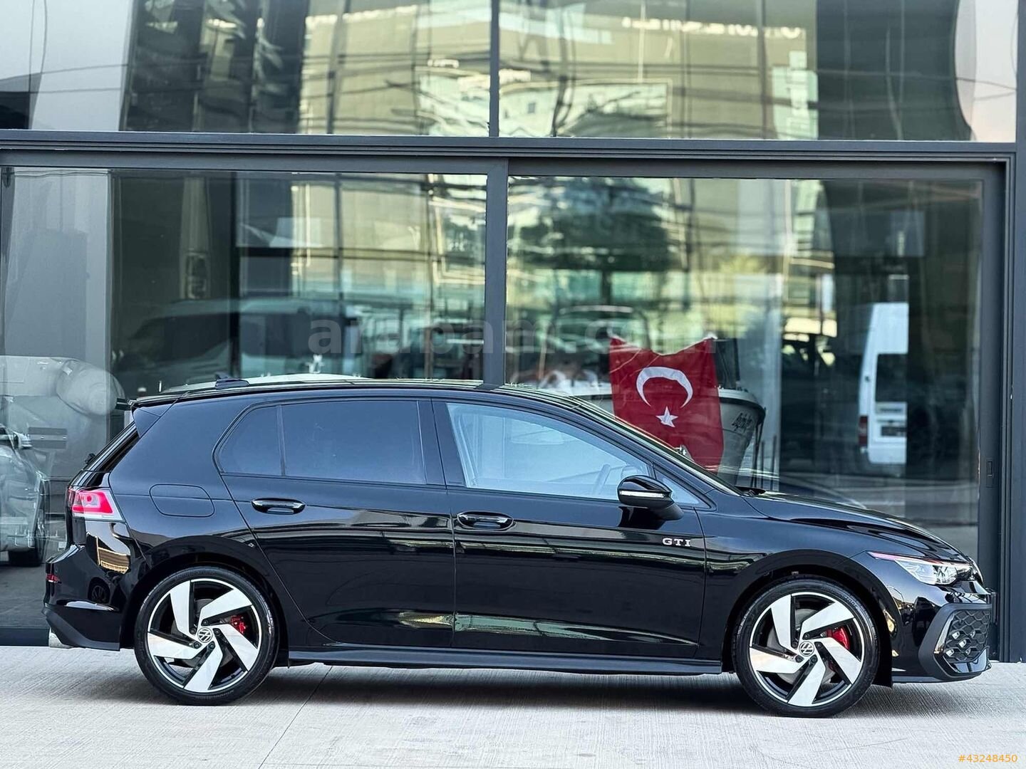 Galeriden Volkswagen Golf 2.0 TSI GTI 2024 Model Ankara 6.001 km Siyah 7