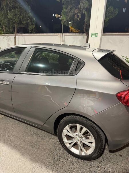 Sahibinden Alfa Romeo Giulietta 1.6 JTD Progression Plus 2015 Model 240.000 km Gri 7