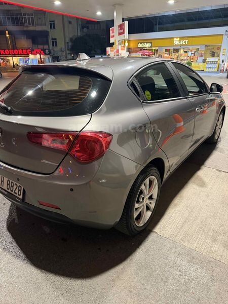 Sahibinden Alfa Romeo Giulietta 1.6 JTD Progression Plus 2015 Model 240.000 km Gri 4