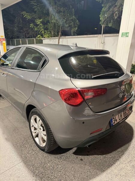 Sahibinden Alfa Romeo Giulietta 1.6 JTD Progression Plus 2015 Model 240.000 km Gri 6