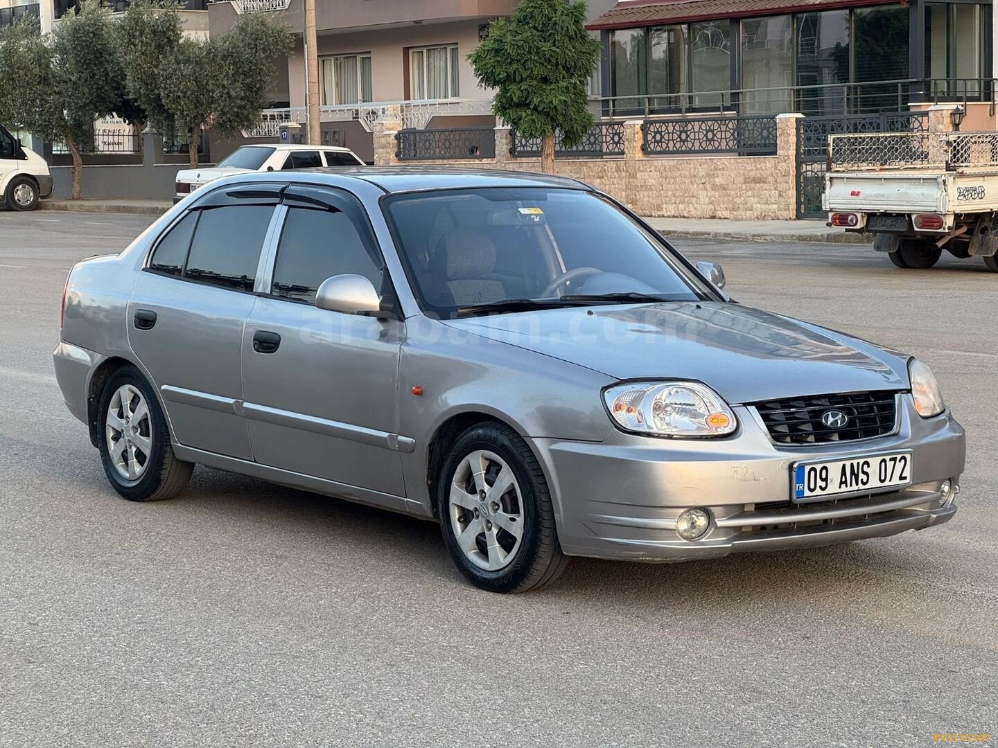 Galeriden Hyundai Accent 1.3 Admire 2006 Model İzmir 345.000 km Gri 2