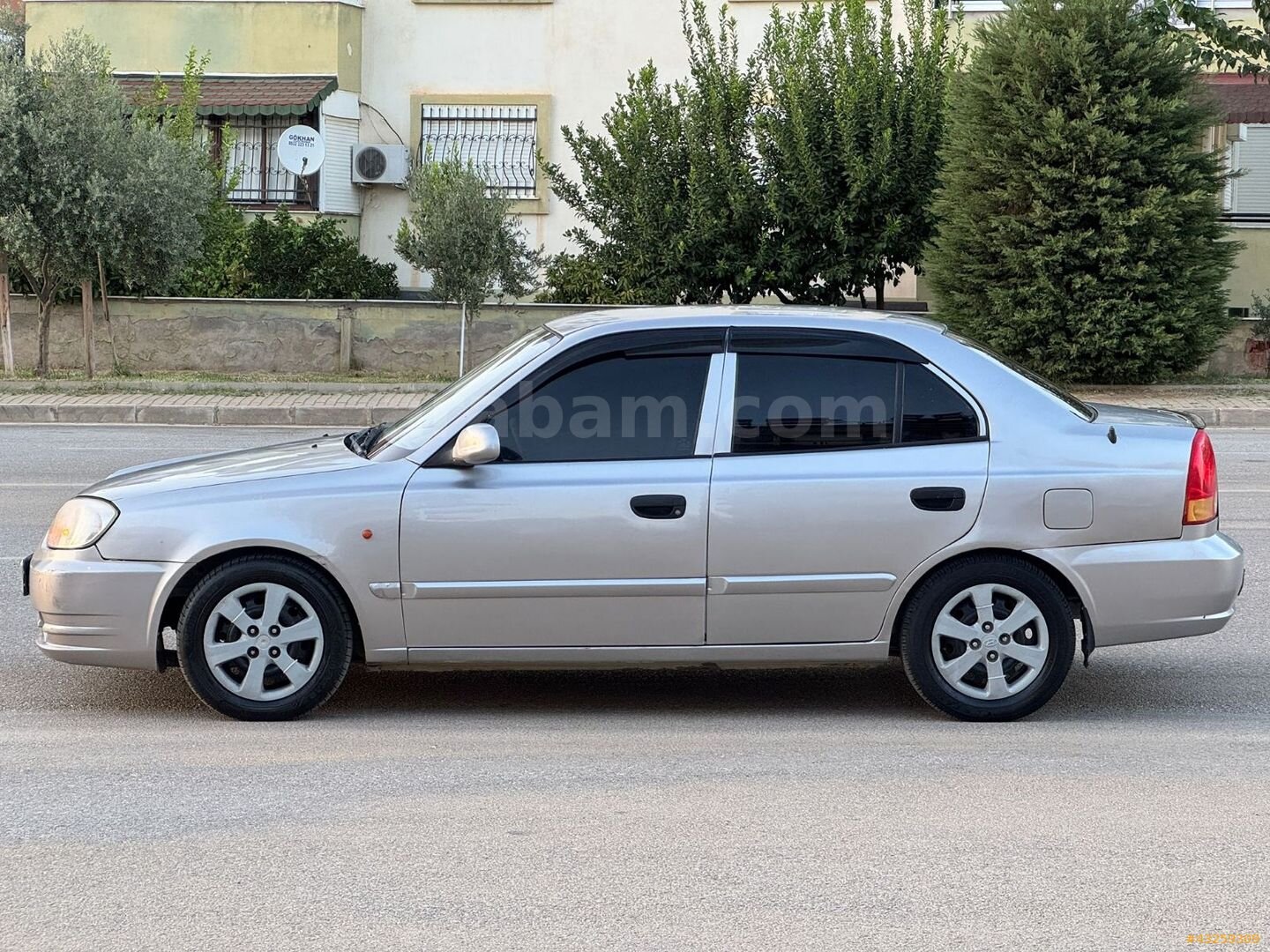 Galeriden Hyundai Accent 1.3 Admire 2006 Model İzmir 345.000 km Gri 3