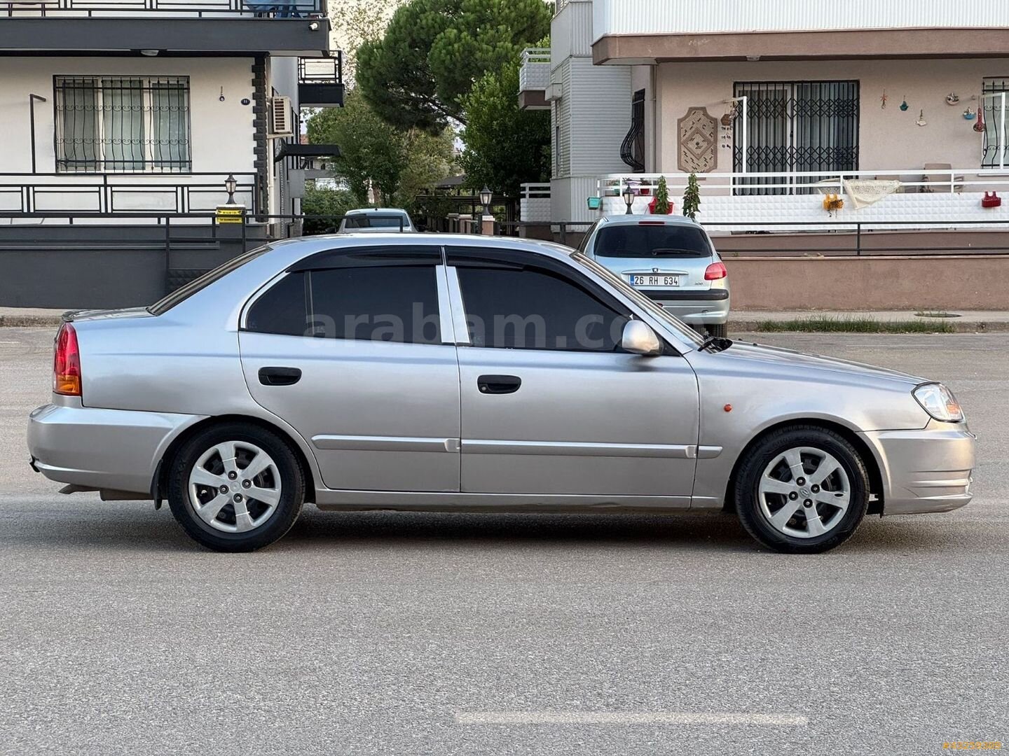 Galeriden Hyundai Accent 1.3 Admire 2006 Model İzmir 345.000 km Gri 4