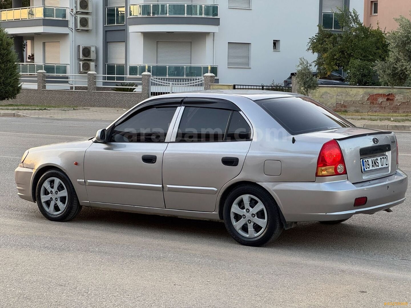 Galeriden Hyundai Accent 1.3 Admire 2006 Model İzmir 345.000 km Gri 6