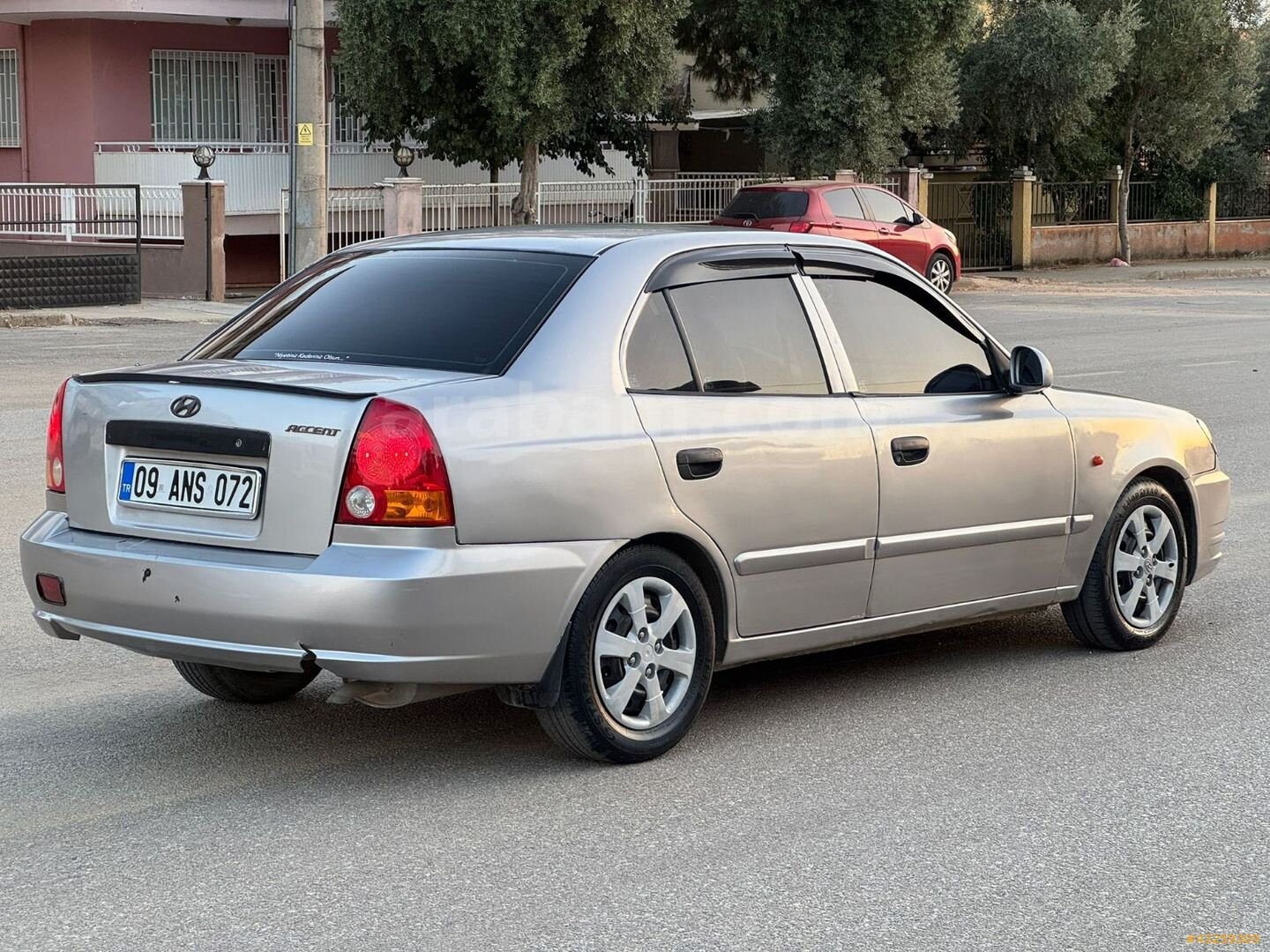 Galeriden Hyundai Accent 1.3 Admire 2006 Model İzmir 345.000 km Gri 5