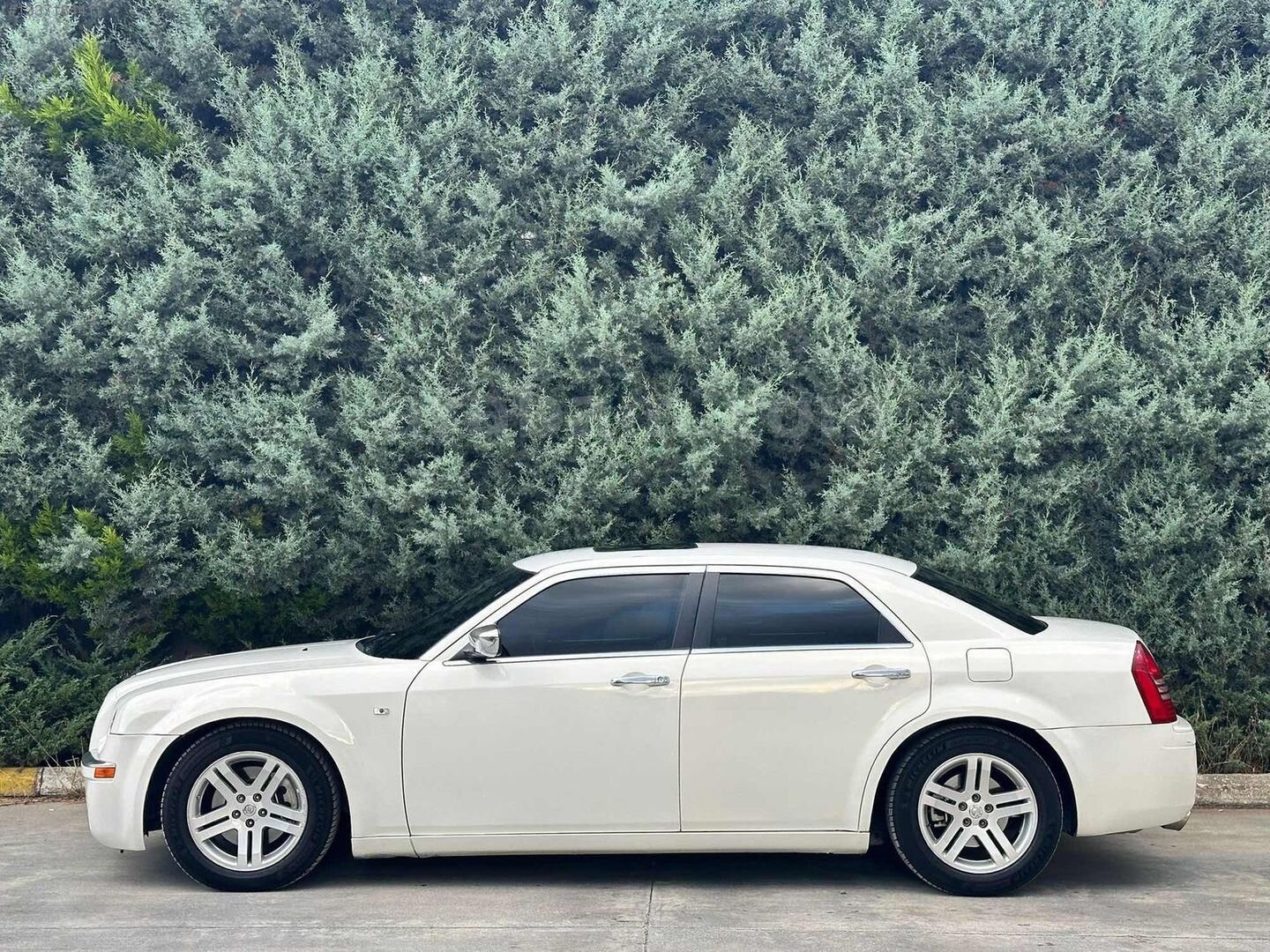 Galeriden Chrysler 300 C 3.0 CRD 2007 Model Düzce 387.000 km Beyaz 4