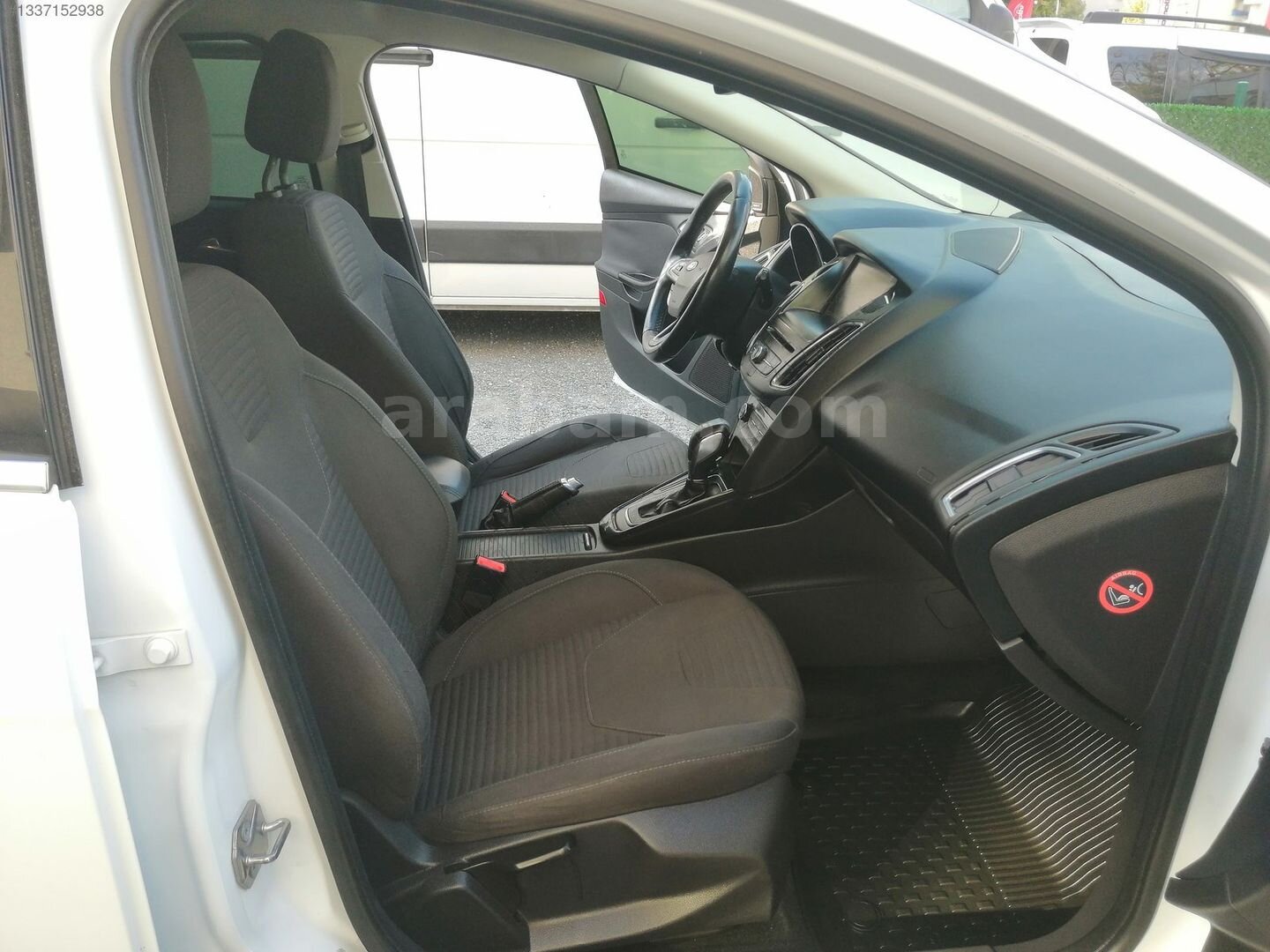 Galeriden Ford Focus 1.6 Ti-VCT Titanium 2015 Model İstanbul 148.200 km Beyaz 6