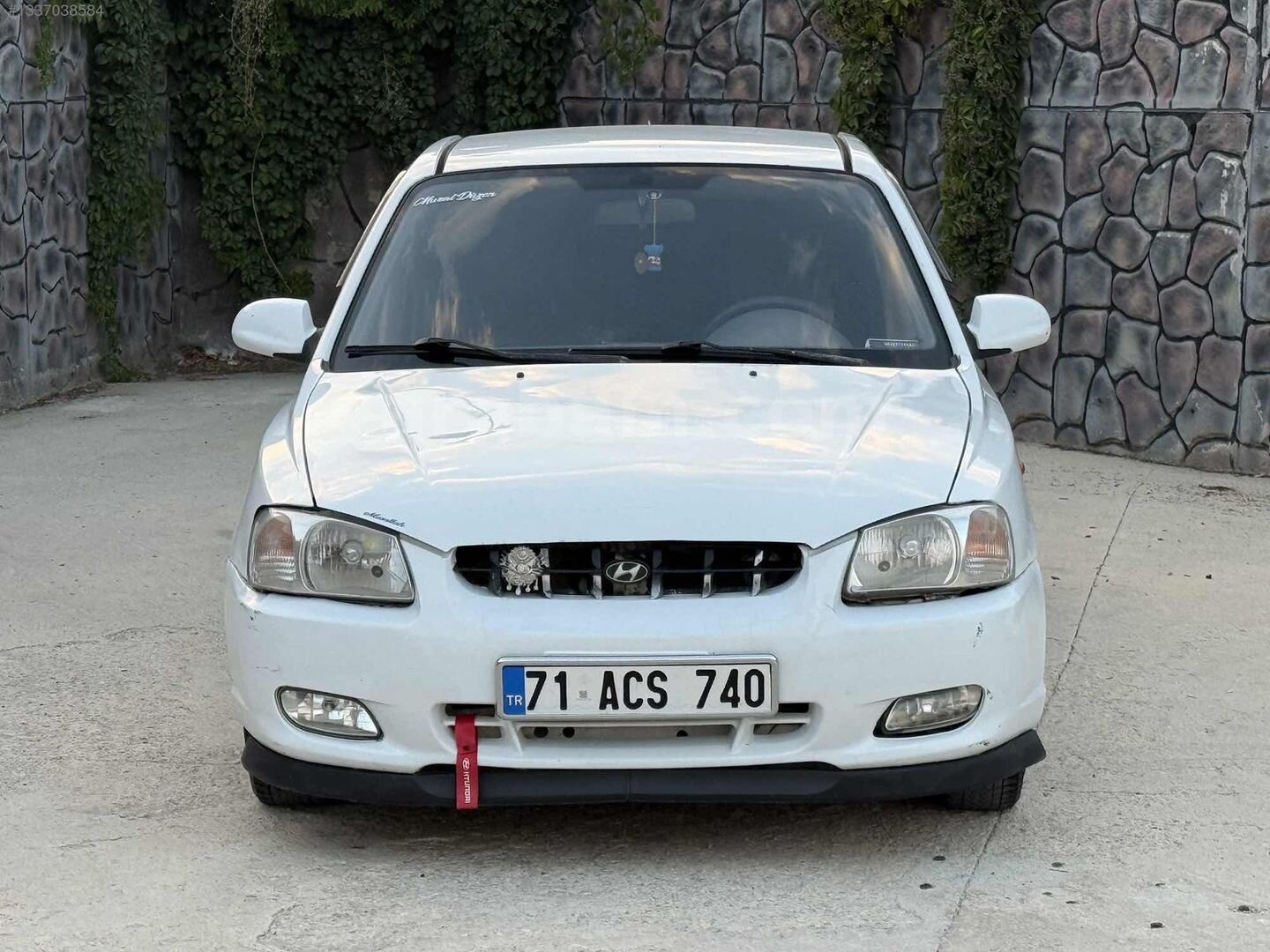 Galeriden Hyundai Accent 1.3 LX 2000 Model Kırıkkale 315.000 km Beyaz 3