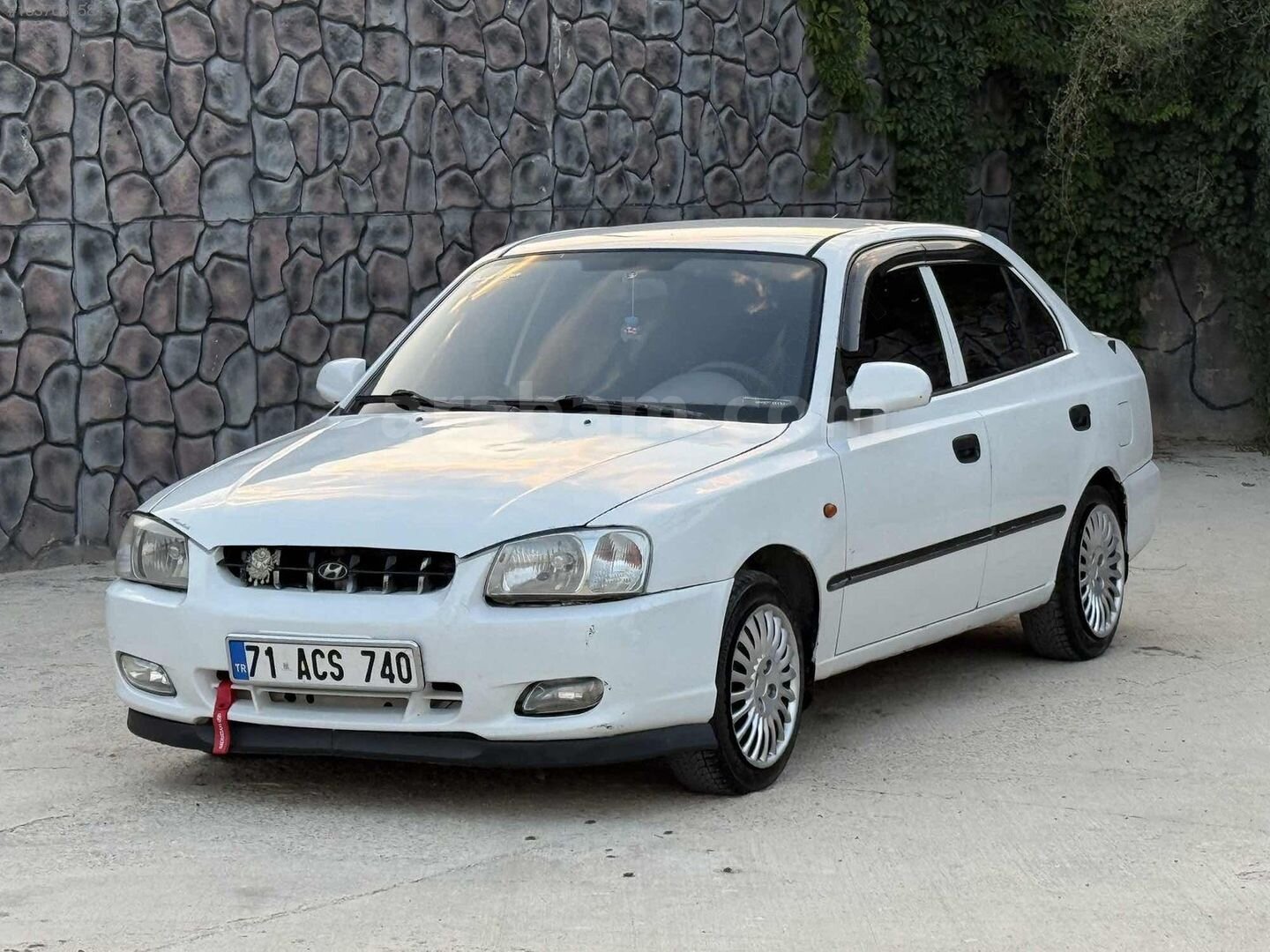 Galeriden Hyundai Accent 1.3 LX 2000 Model Kırıkkale 315.000 km Beyaz 5