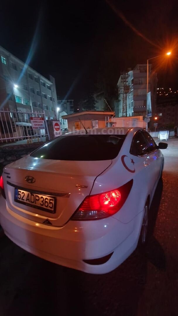 Sahibinden Hyundai Accent Blue 1.6 CRDI Prime 2014 Model Ordu 430.000 km Beyaz 3