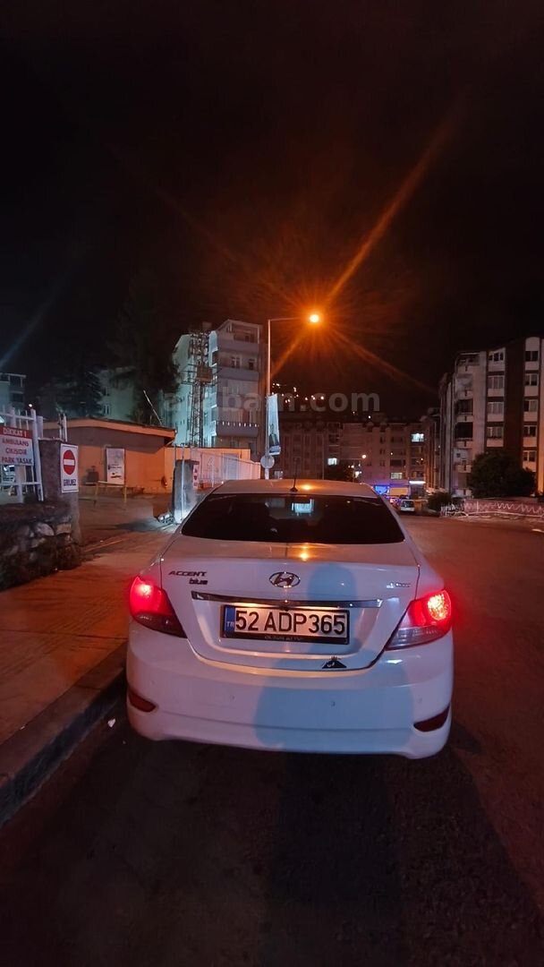 Sahibinden Hyundai Accent Blue 1.6 CRDI Prime 2014 Model Ordu 430.000 km Beyaz 4