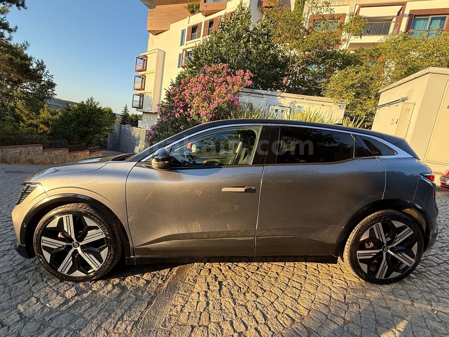 Sahibinden Renault Megane E-Tech Iconic 2023 Model İstanbul 31.000 km Gri (Gümüş) 2
