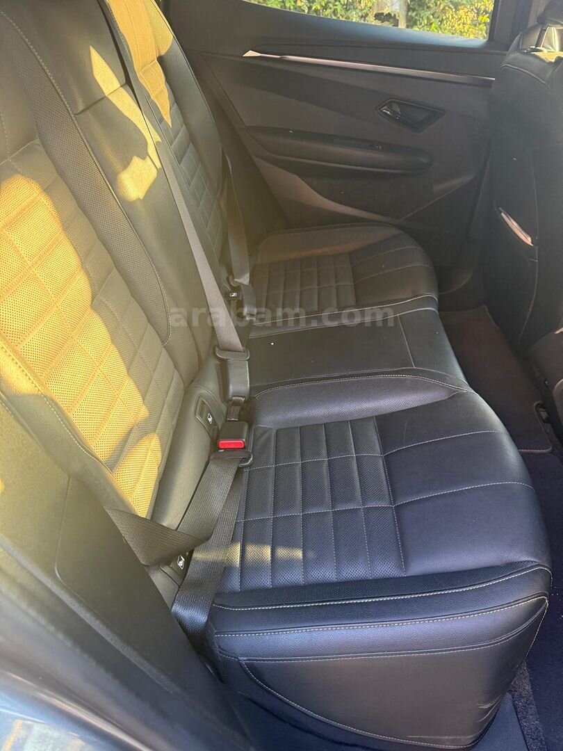 Sahibinden Renault Megane E-Tech Iconic 2023 Model İstanbul 31.000 km Gri (Gümüş) 7