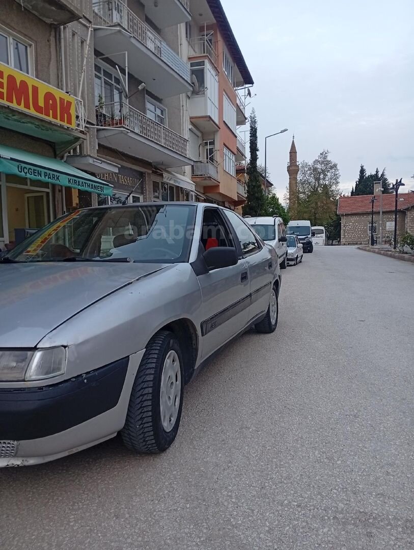 Sahibinden Citroen Xantia 2.0 SX 1994 Model Isparta 319.000 km Gri (Gümüş) 3