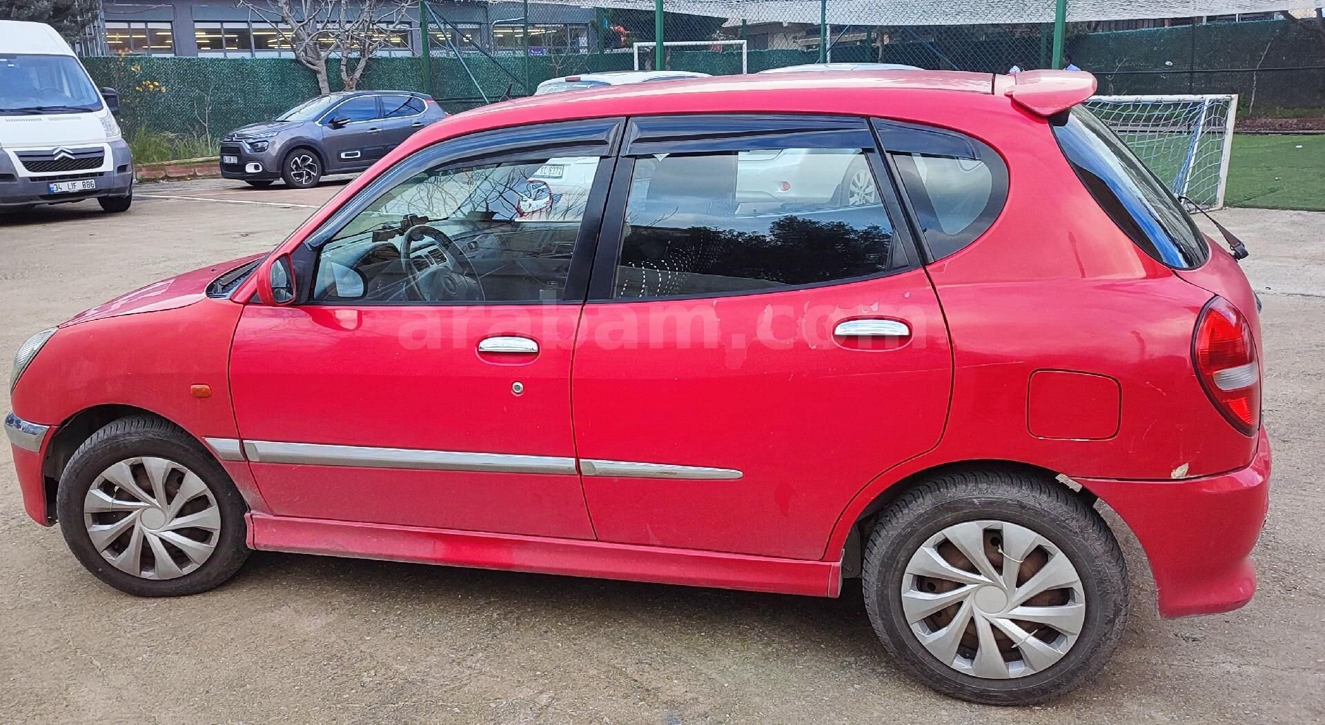 Sahibinden Daihatsu Sirion 1.3 2005 Model İstanbul 217.500 km Kırmızı 6