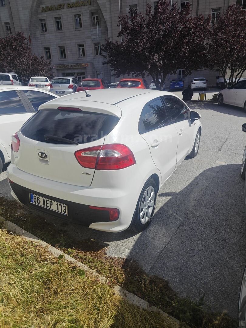 Sahibinden Kia Rio 1.4 CRDi Comfort 2015 Model Yozgat 194.500 km Beyaz 4