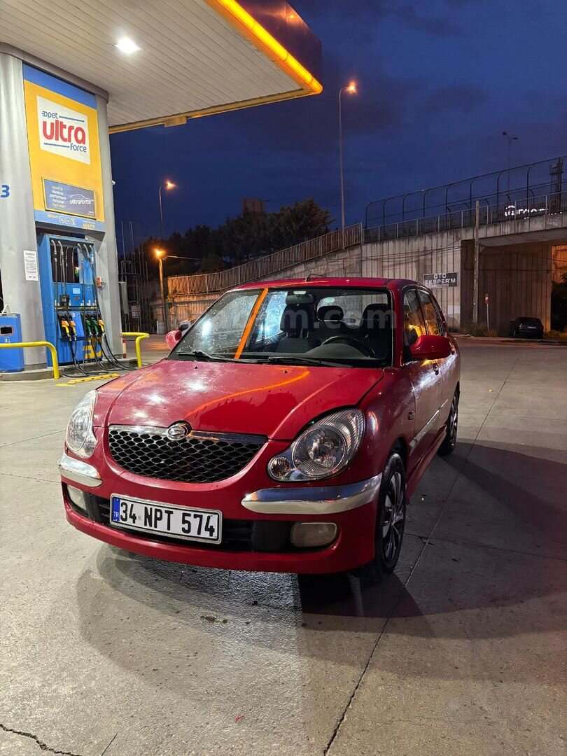 Sahibinden Daihatsu Sirion 1.3 2003 Model İstanbul 242.000 km Kırmızı 2
