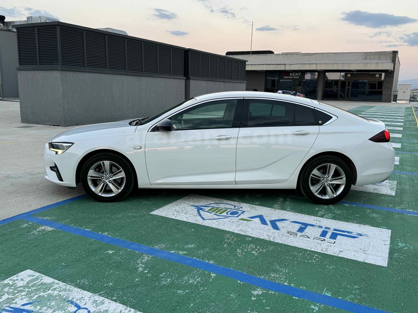 Galeriden Opel Insignia 1.5 d Edition 2021 Model Ankara 161.500 km Beyaz 5