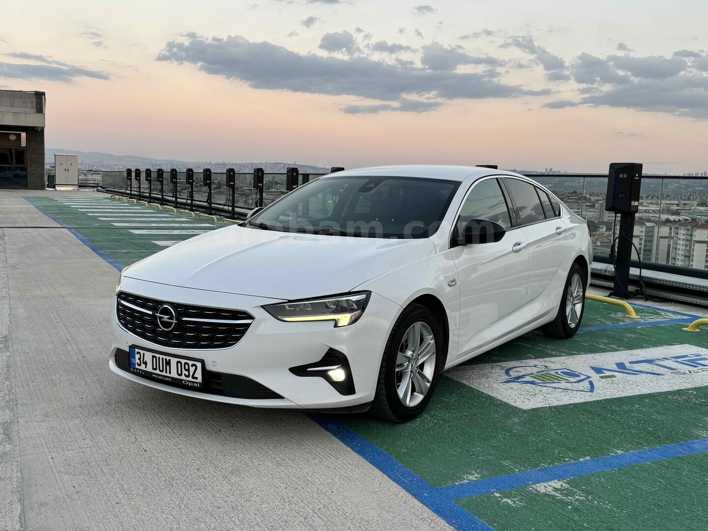 Galeriden Opel Insignia 1.5 d Edition 2021 Model Ankara 161.500 km Beyaz 2