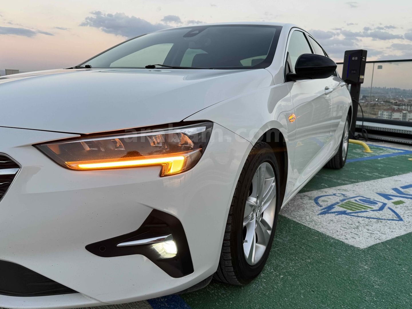 Galeriden Opel Insignia 1.5 d Edition 2021 Model Ankara 161.500 km Beyaz 4