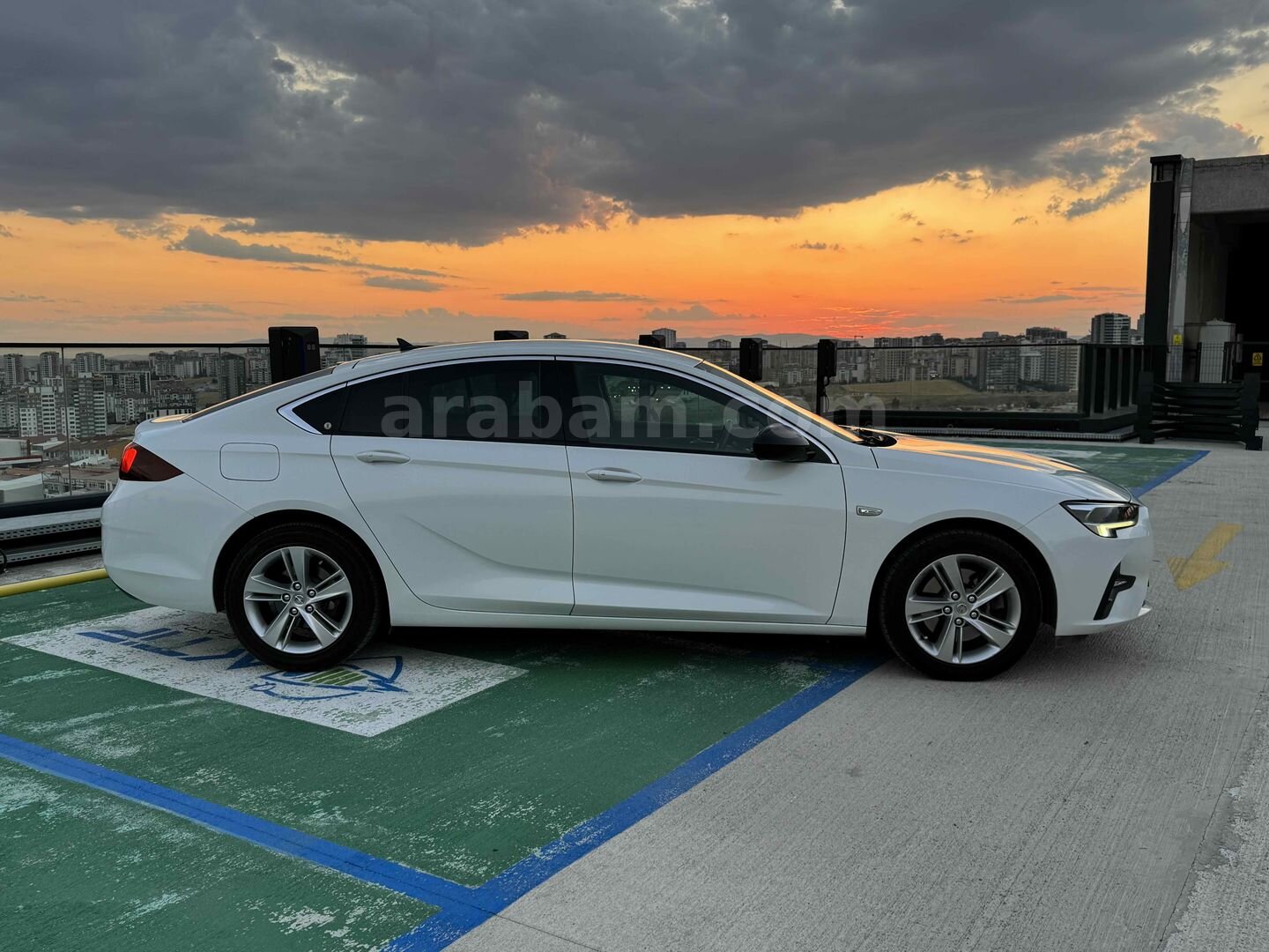 Galeriden Opel Insignia 1.5 d Edition 2021 Model Ankara 161.500 km Beyaz 6