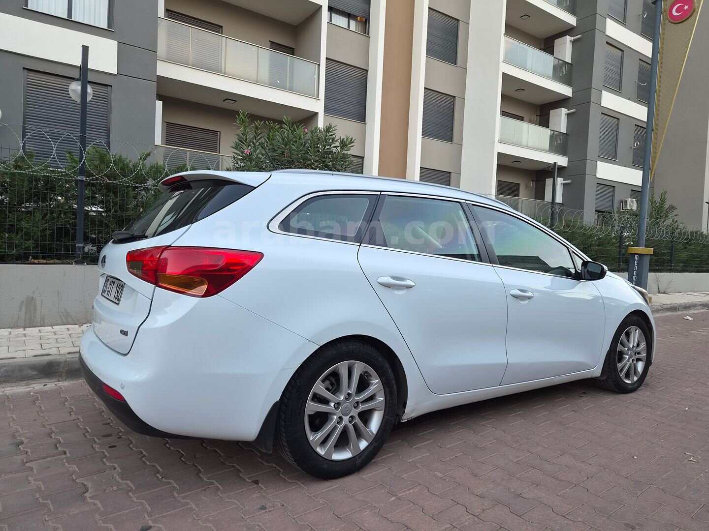 Sahibinden Kia Ceed 1.6 CRDi Concept SW 2012 Model İzmir 153.000 km Beyaz 3