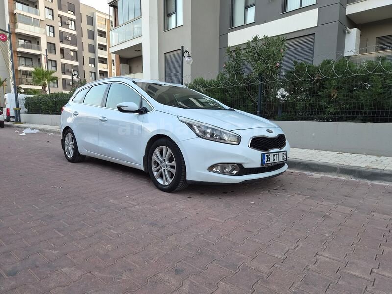Sahibinden Kia Ceed 1.6 CRDi Concept SW 2012 Model İzmir 153.000 km Beyaz
