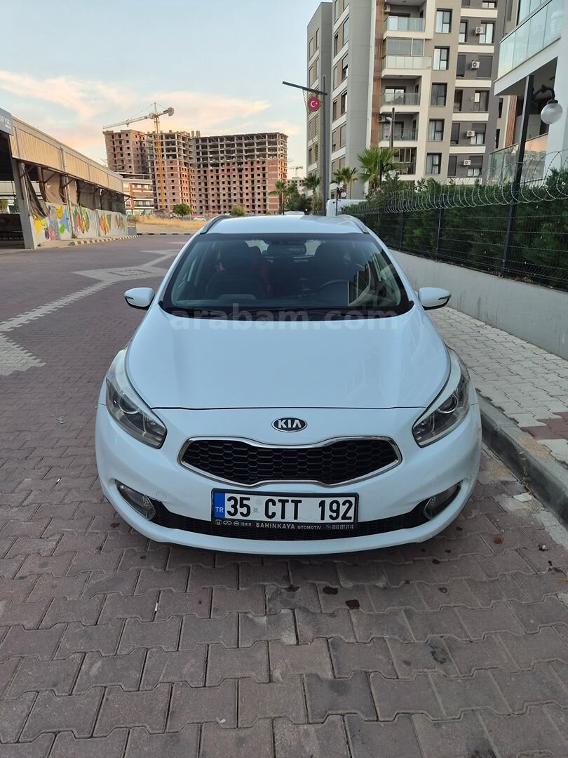 Sahibinden Kia Ceed 1.6 CRDi Concept SW 2012 Model İzmir 153.000 km Beyaz 2