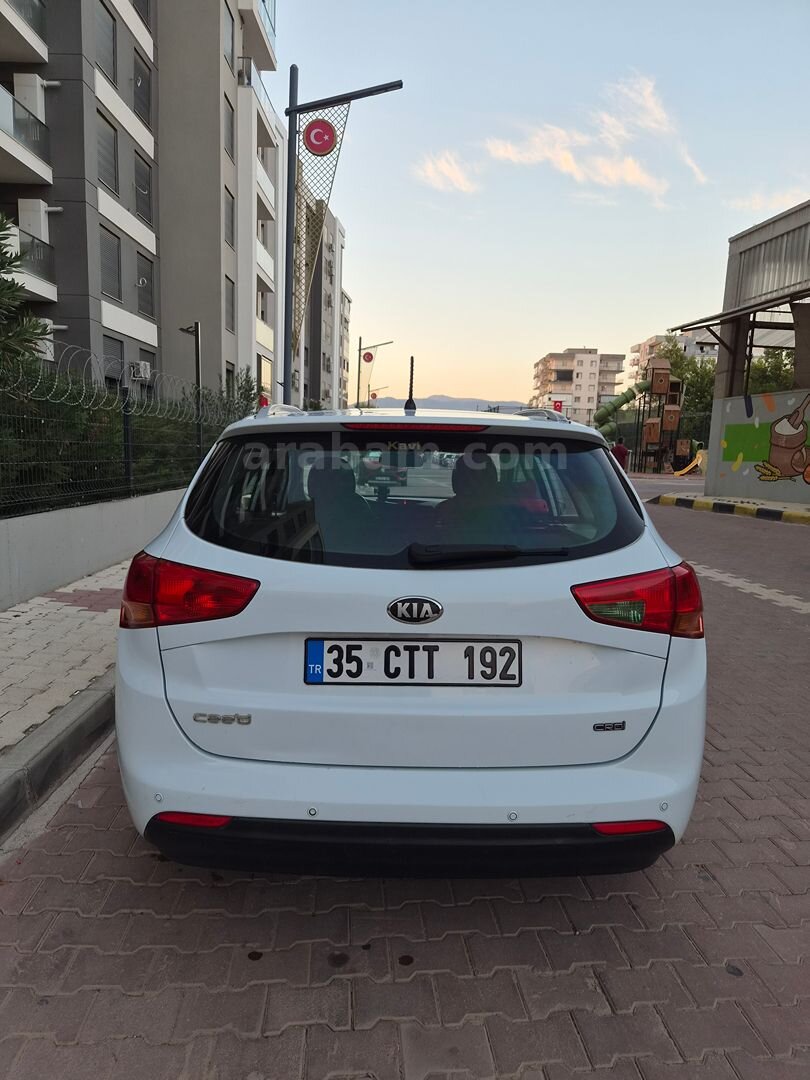Sahibinden Kia Ceed 1.6 CRDi Concept SW 2012 Model İzmir 153.000 km Beyaz 4