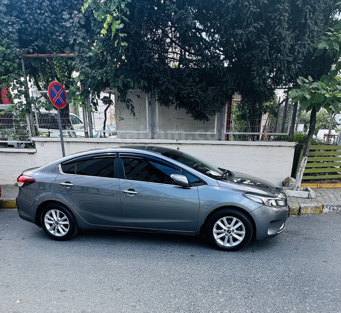 Sahibinden Kia Cerato 1.6 CRDi Concept Plus 2016 Model İstanbul 137.000 km Füme 2