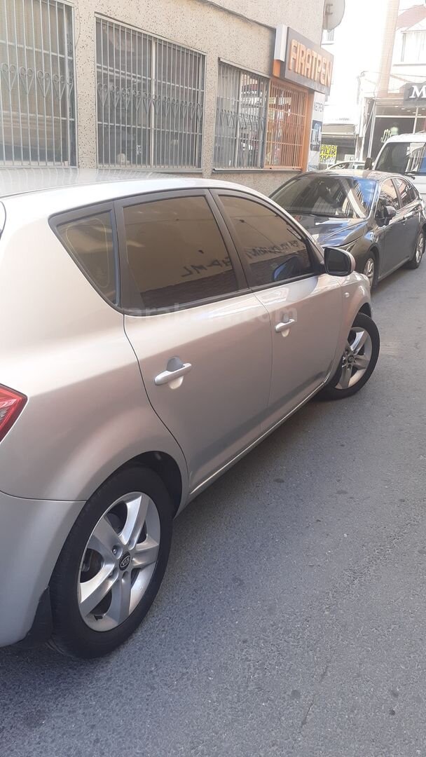 Sahibinden Kia Ceed 1.6 CRDi Motion 2011 Model İstanbul 214.000 km Gri (Gümüş) 3
