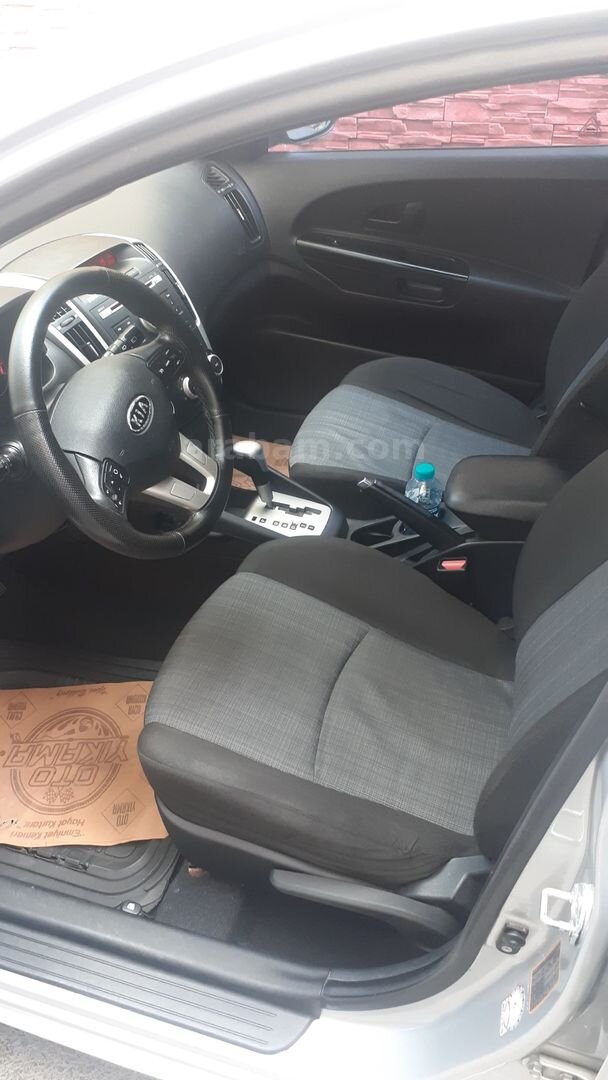 Sahibinden Kia Ceed 1.6 CRDi Motion 2011 Model İstanbul 214.000 km Gri (Gümüş) 6