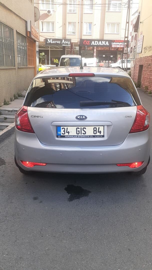 Sahibinden Kia Ceed 1.6 CRDi Motion 2011 Model İstanbul 214.000 km Gri (Gümüş) 4