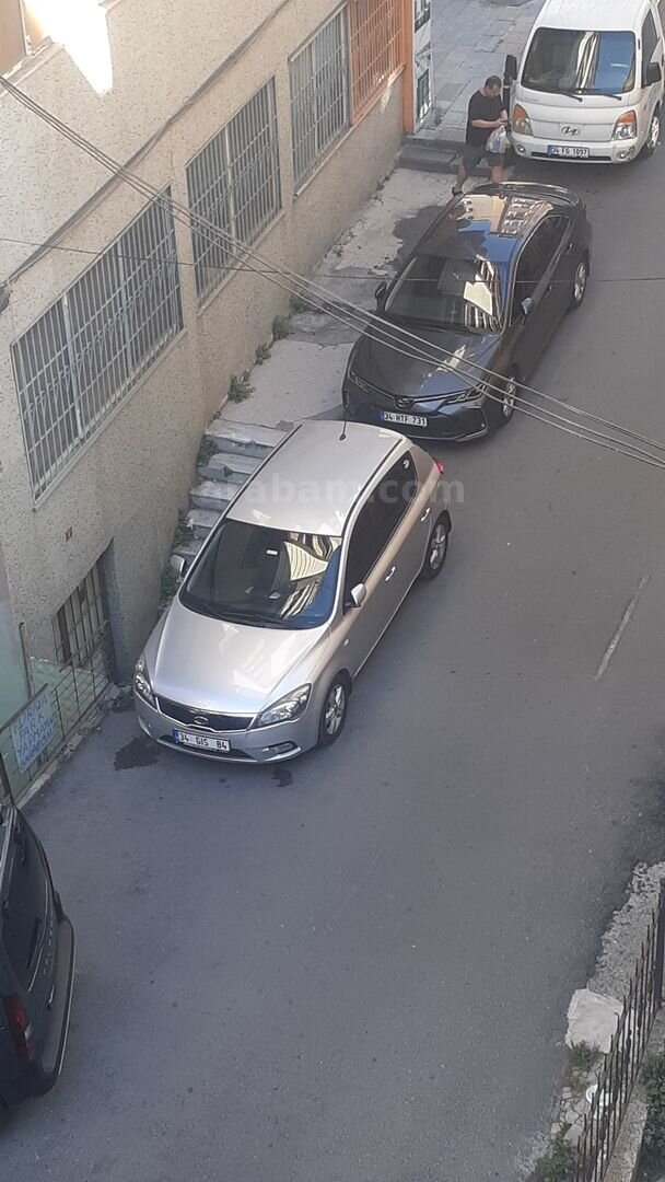 Sahibinden Kia Ceed 1.6 CRDi Motion 2011 Model İstanbul 214.000 km Gri (Gümüş) 1