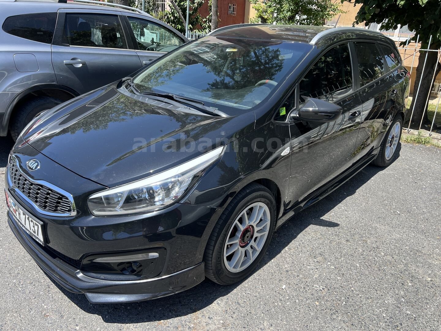 Sahibinden Kia Ceed 1.6 CRDi Comfort SW 2015 Model İstanbul 209.000 km Siyah 4