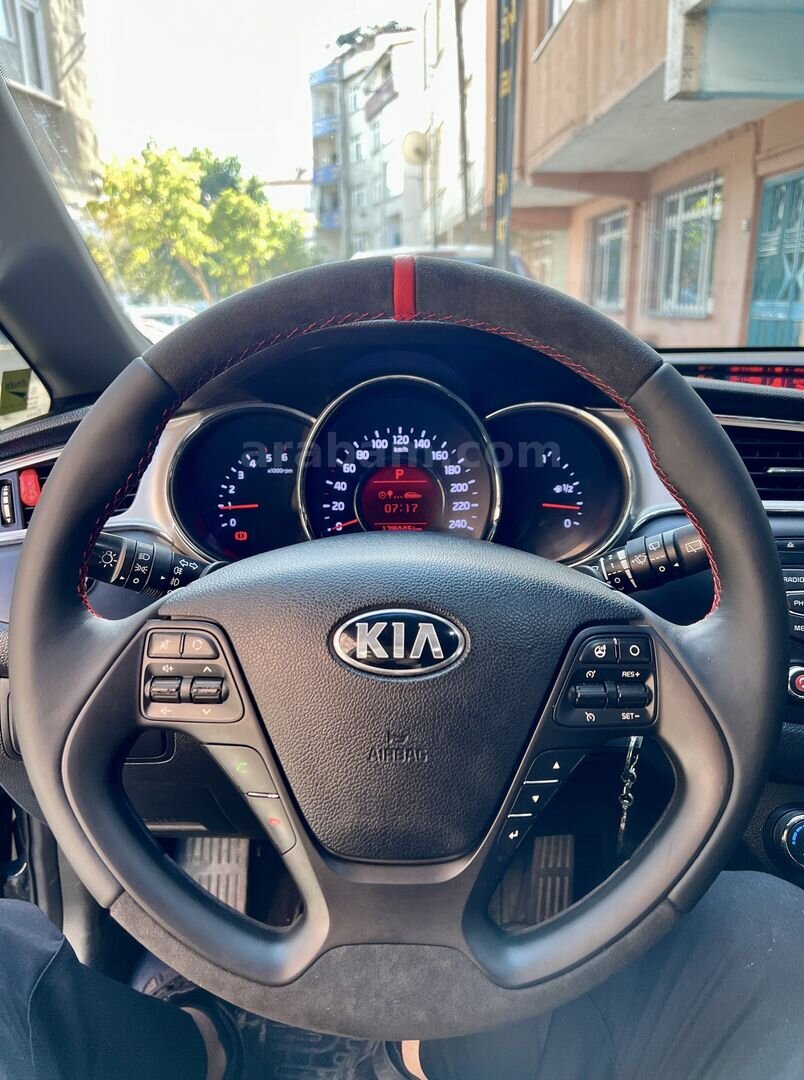 Sahibinden Kia Ceed 1.6 CRDi Comfort SW 2015 Model İstanbul 209.000 km Siyah 6