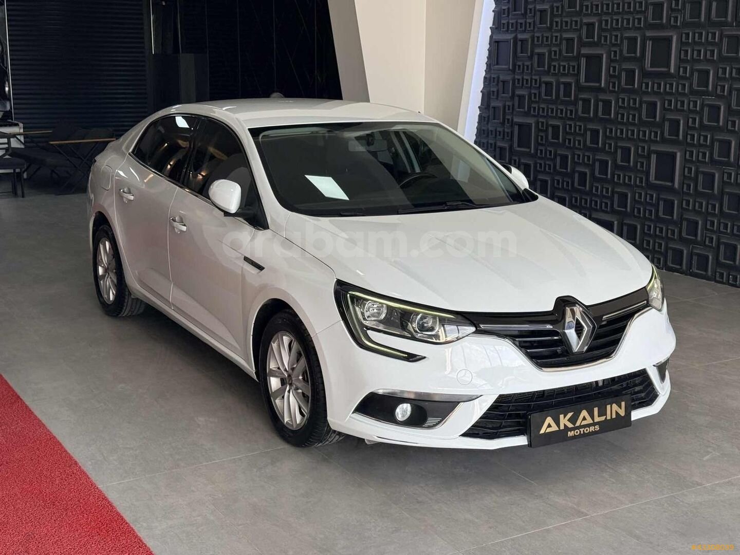 Galeriden Renault Megane 1.5 Blue DCI Touch 2020 Model Aksaray 130.000 km Beyaz 2