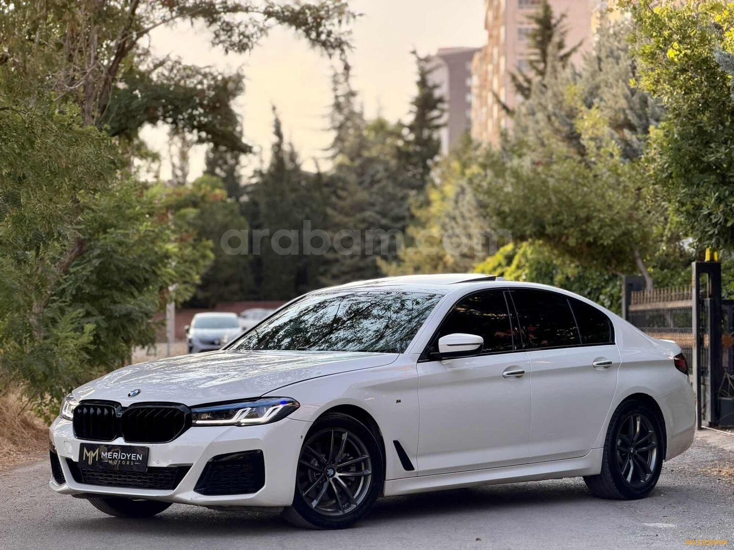 Galeriden BMW 5 Serisi 520i Executive M Sport 2017 Model Kahramanmaraş 230.000 km Beyaz 3