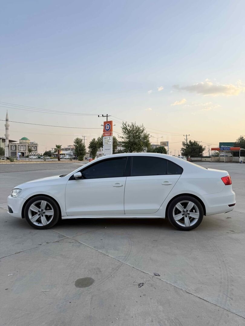 Galeriden Volkswagen Jetta 1.6 TDi Comfortline 2013 Model Şırnak 217.500 km Beyaz 4