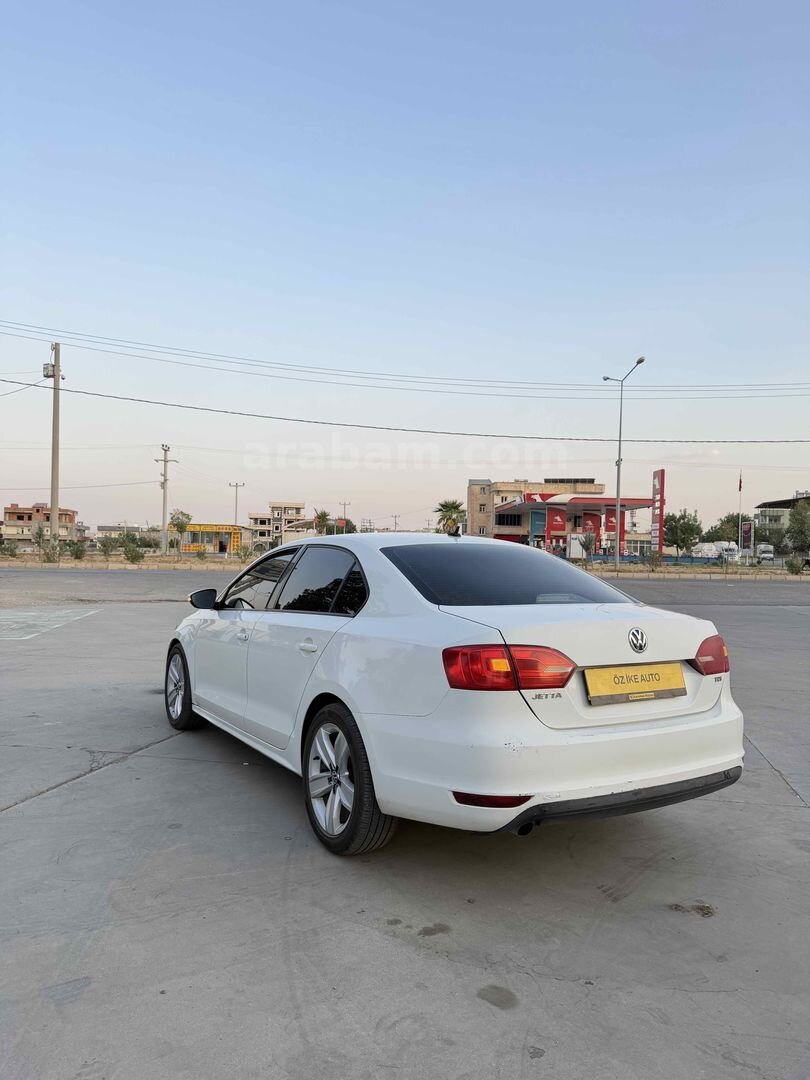Galeriden Volkswagen Jetta 1.6 TDi Comfortline 2013 Model Şırnak 217.500 km Beyaz 5
