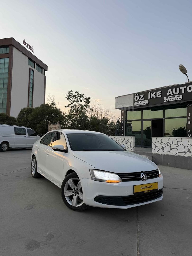 Galeriden Volkswagen Jetta 1.6 TDi Comfortline 2013 Model Şırnak 217.500 km Beyaz 1